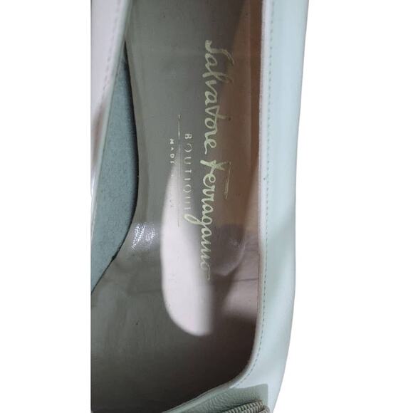 Salvatore Ferragamo Cream Leather Iconic Vara Pumps, Size 6 - Picture 5 of 7